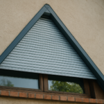 Volet Roulant Triangulaire Sur Mesure : Guide, Prix et Avantages pour Fenêtres Atypiques